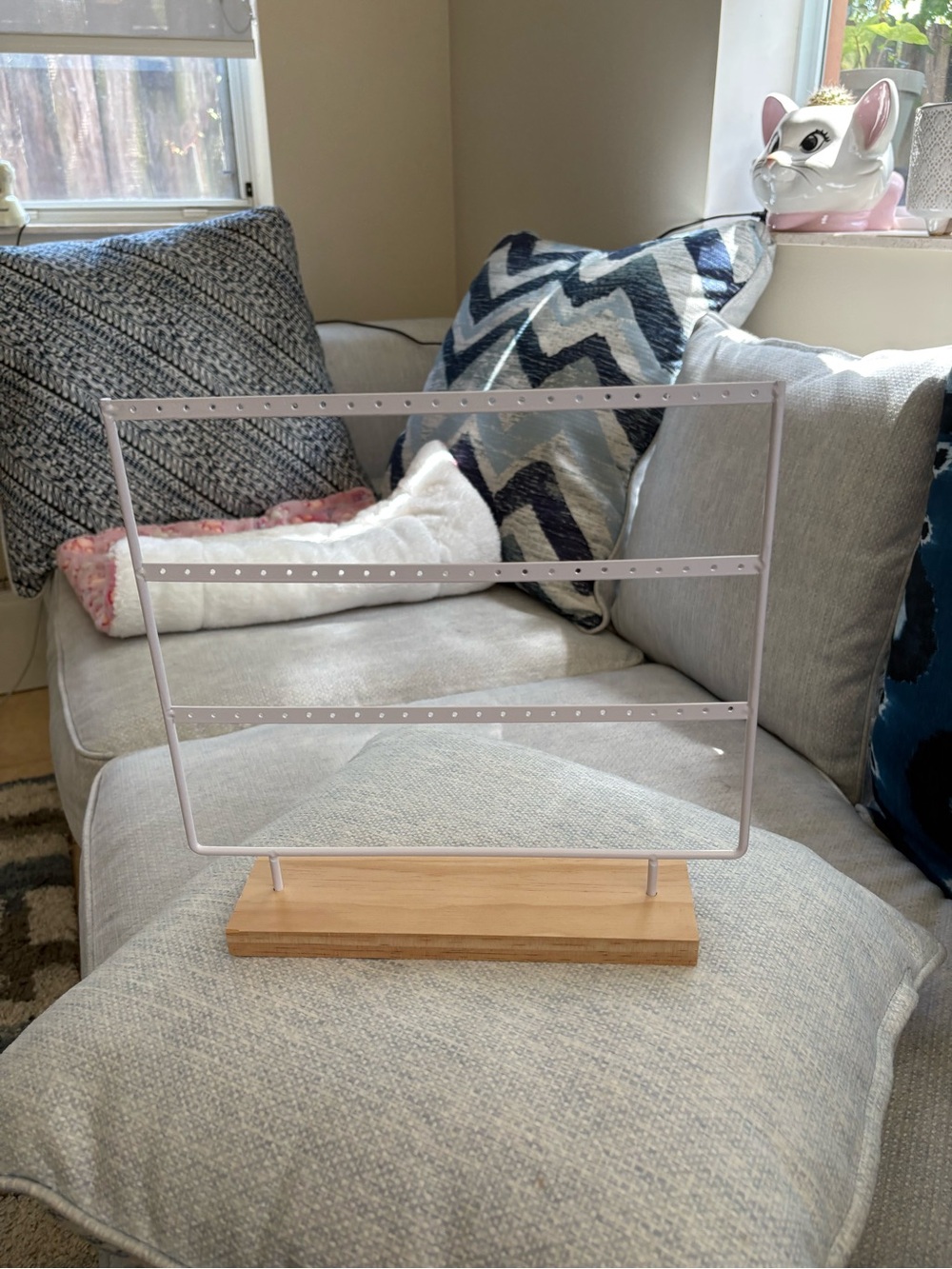 Jewelry Display Stand with Wooden Base - White
